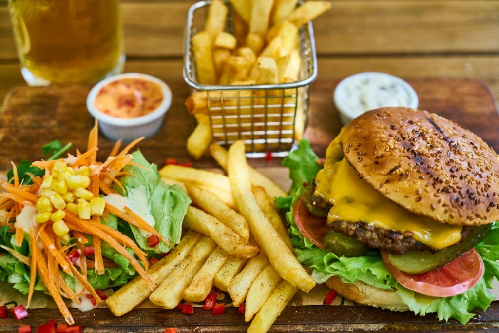 Fast Food në Durrës Eksperienca dhe Shijet e Një Vakti të Shpejtë