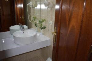 hotel arvi galeri 2 durresinfo