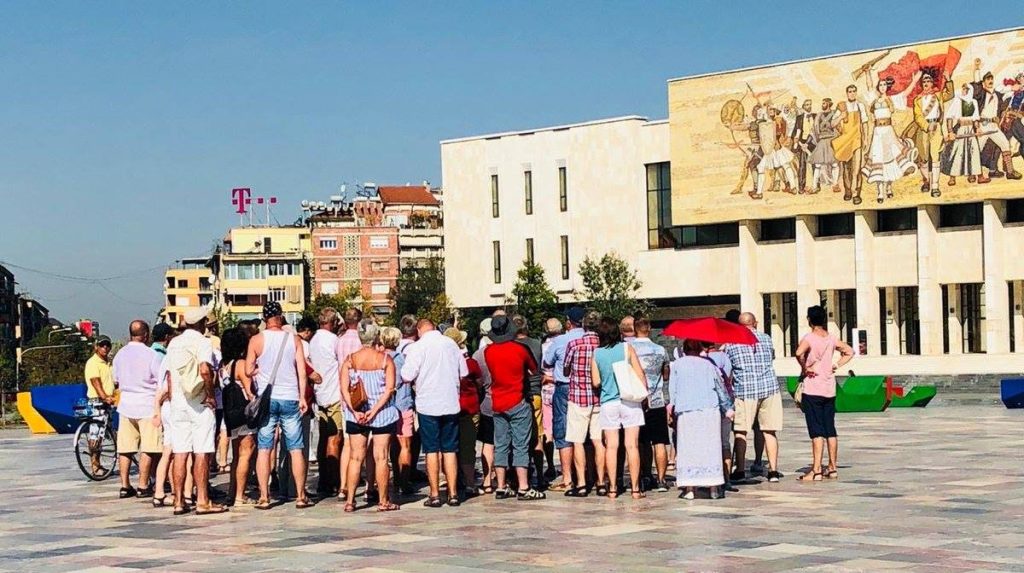 turizmi në shqipëri vijon rritjen, mbi 11 mln vizitorë të huaj deri në tetor 2025